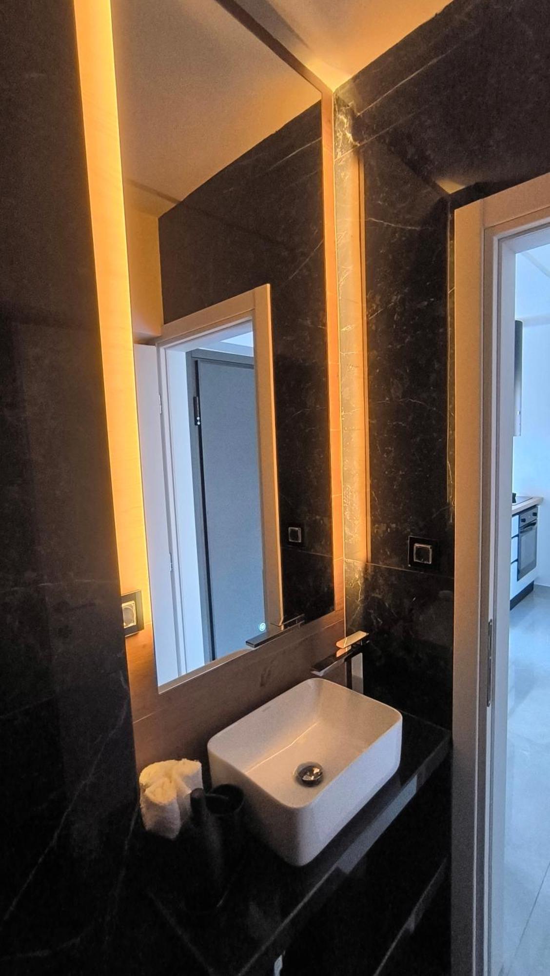 Larisa Absolute Suites, Sky View Smart Home 외부 사진